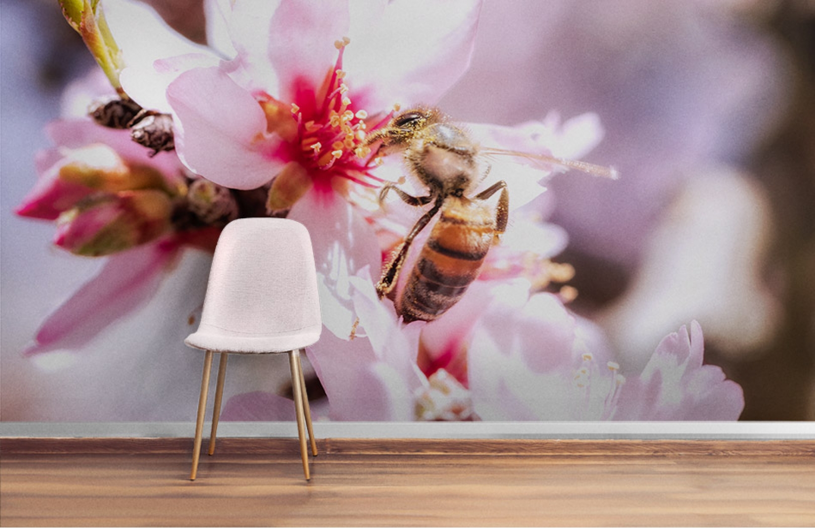 Пчелы пьют весенний. Фотообои пчелы. Фотообои на стену с пчелами.