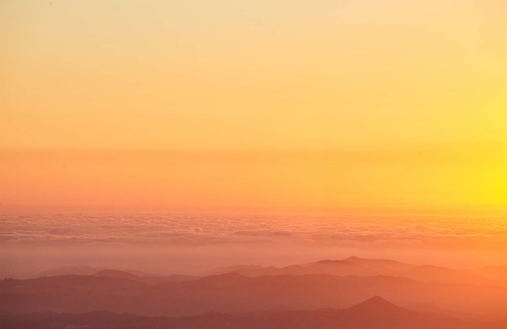 Фотообои с кинематографически ярким закатом Узоры на Стене