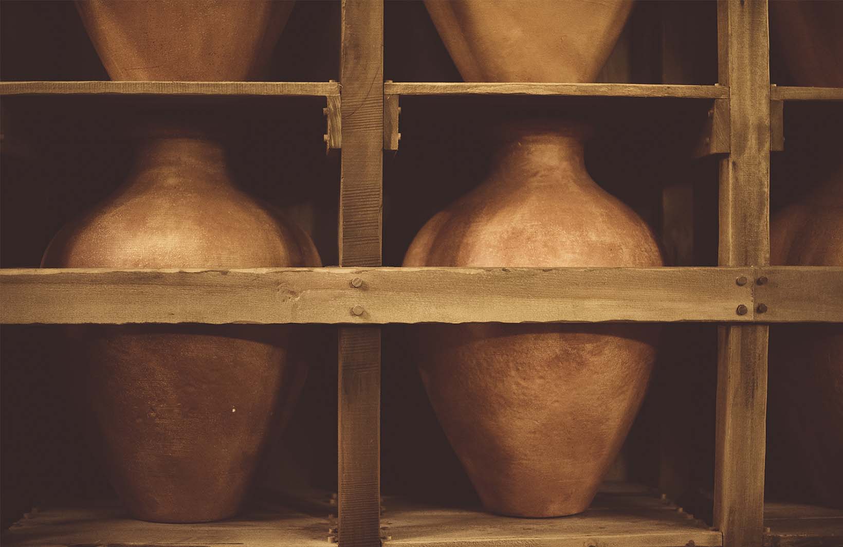 Необычные фотообои 3д с глиняными сосудами для кухни Узоры на Стене